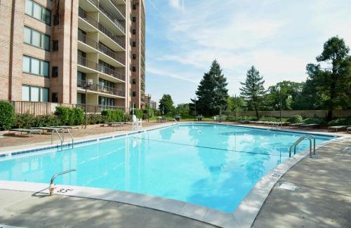 Crystal City Apartamento | Executive Suite at Crystal City - 1BR, Metro, Gym, Pool, Sauna, 2 Queen Beds