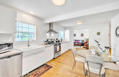 Royal Oak Apartamento | Executive Suite - Prime Location - Sleeps 6 - Downtown