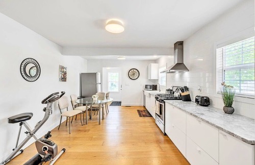 Royal Oak Apartamento | Executive Suite - Prime Location - Sleeps 6 - Downtown