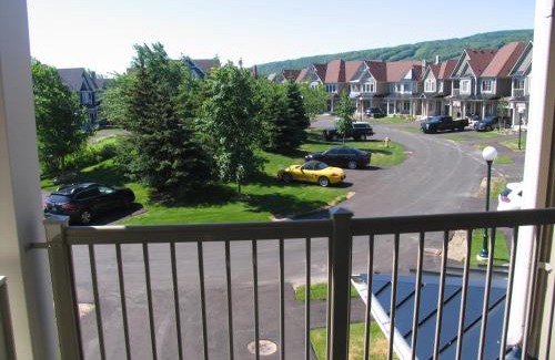 The Blue Mountains Casa | Executive Town Home-Mountain View-Historic Snowbridge Village, Walking Distance to the Resort