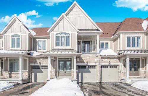 The Blue Mountains Casa | Executive Town Home-Mountain View-Historic Snowbridge Village, Walking Distance to the Resort