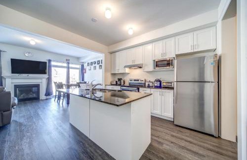 The Blue Mountains Casa | Executive Town Home-Mountain View-Historic Snowbridge Village, Walking Distance to the Resort