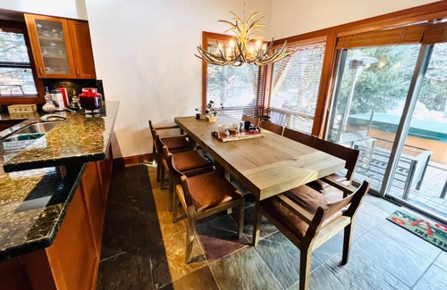 Village North Casa | Casa Ejecutiva en Montebello, recientemente listada en diciembre de 2019