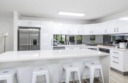 Bongaree Apartamento | Executive Unit in the Treetops