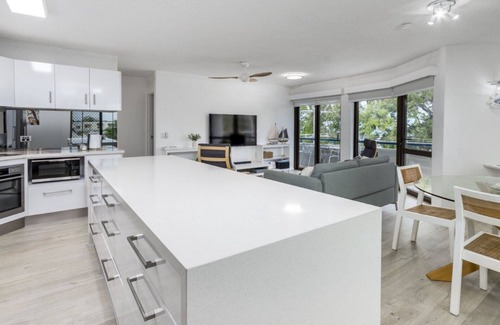 Bongaree Apartamento | Executive Unit in the Treetops