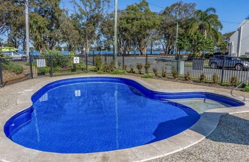 Bongaree Apartamento | Executive Unit in the Treetops
