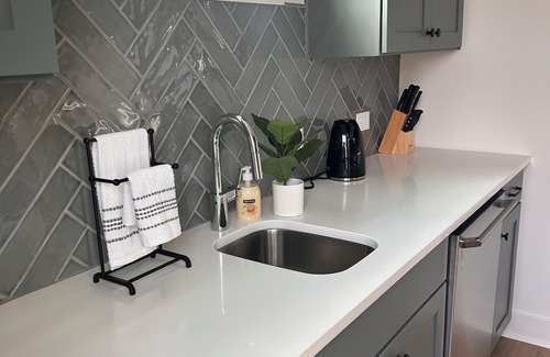 McCain Apartamento | Executive Upscale 1-bedroom condo with pool and fitness room in awesome Durham.