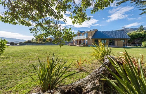 Christchurch District Casa | Executive water front property