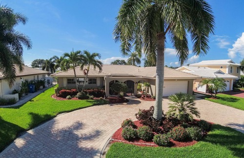 St. Petersburg - Clearwater Casa | Executive Waterfront (Sailboat Water) Home on Tampa Bay