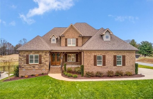 Stokesdale Casa | Executuve 3-bedroom house in Stokesdale/Greensboro - 15 Minutes from PTI Airport
