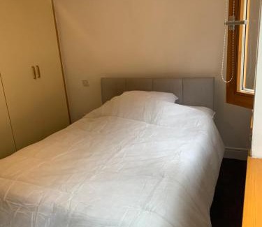 Dublin Apartamento | Exhilarating 2BD Flat with Outdoor Patio Dublin!