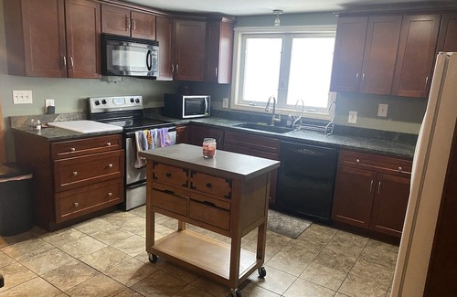 Fair Haven Apartamento | Exit 1 FH Vt. This 2 br features awesome sunset views from your kitchen window