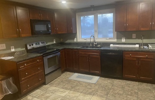 Fair Haven Apartamento | Exit 1 FH Vt. This 2 br features awesome sunset views from your kitchen window