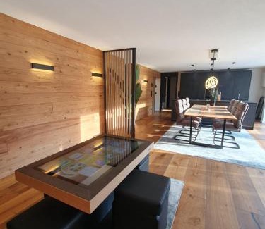 Hinterzarten Apartamento | Exklusive King Suite mit Game Table in Hinterzarten