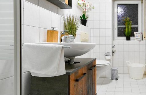 Cottbus Apartamento | Exklusives-City-Apartment mit gratis Tiefgarage, Balkon, Waschtrockner, Netflix