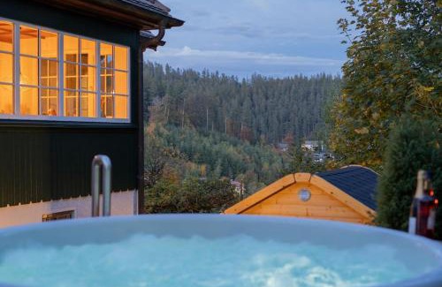 Schonach im Schwarzwald Casa | Exklusives Ferienhaus am Waldrand mit Whirlpool und Sauna
