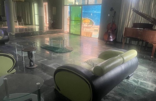 Benin City Apartamento | Exotic 3-bed in a Mansion in Benin City-swimming pool, fitness room, 24/7 power