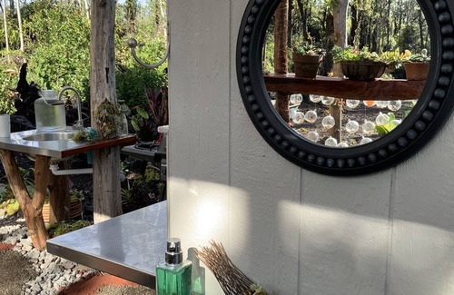 Eden Roc Casa | Exotic garden cottage at amazing volcanic fissure