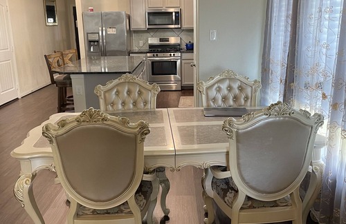 Katy Casa | Exotic home with access to pool , shopping and more