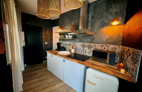 Saint-Maurice Apartamento | Exotic suite with cinema, private spa & Savannah decor 🐾🌿, Enjoy your life