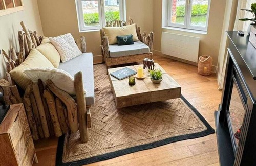 Saint-Maurice Apartamento | Exotic suite with cinema, private spa & Savannah decor 🐾🌿, Enjoy your life