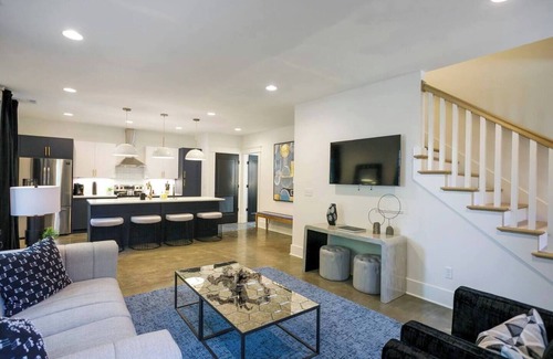 Hillsboro Village Casa | Expansive 3-Home Property w Hot Tub | Walk to Belmont & 12South