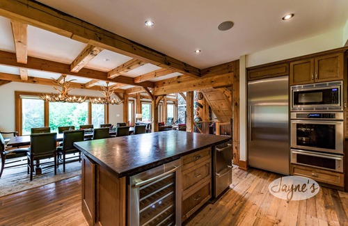 Clearview Chalet De Esquí | Expansive 6bed 5bath Chalet in The Blue Mountains! Hot Tub!