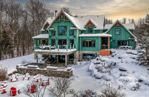 Clearview Chalet De Esquí | Expansive 6bed 5bath Chalet in The Blue Mountains! Hot Tub!