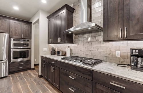 Deadwood Casa | Expansive 7 bedroom, 3 car garage, 2 hot tubs, paved roads, wifi & pool access