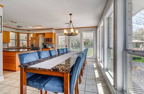Oatmeal Casa | Expansive Bertram Retreat w/ Pool, on 28 Acres!
