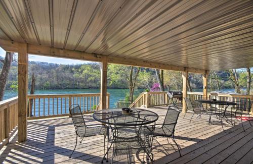 Cotter Casa | Expansive Cotter Cabin on White River with Deck!