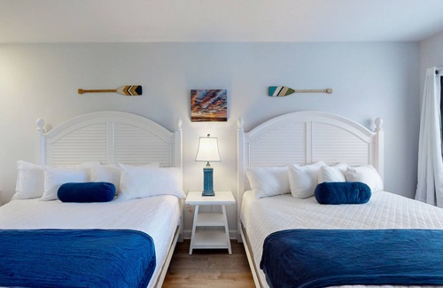Lower Township Hotel | Expansive Double King Room for a Luxurious Group Stay