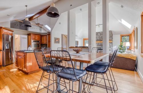 Welches Casa | Expansive golf-view getaway with private hot tub, pool, fast WiFi & game room