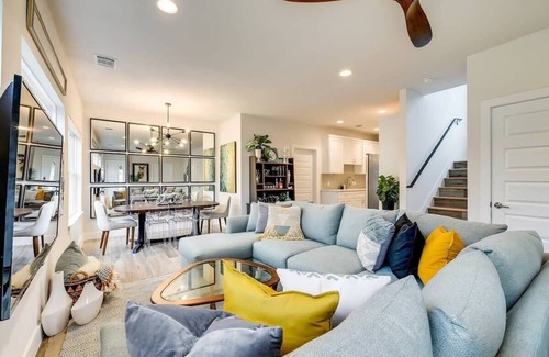 East MLK Casa | Expansive Luxury Escape | Private Pool