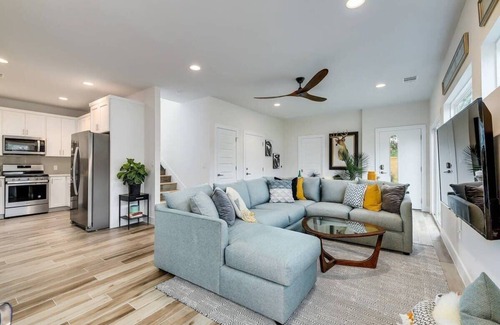 East MLK Casa | Expansive Luxury Escape | Private Pool