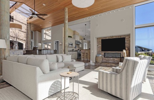 Bodega Bay Casa | Expansive Ocean-View Retreat w/ Home Theatre & Spa