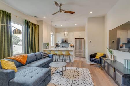 Germantown Casa | Expansive Retreat with Rooftop Deck