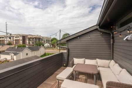 Germantown Casa | Expansive Retreat with Rooftop Deck