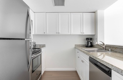 South Beach Apartamento | Expansive Waterfront South Beach 2BR w/ Pool, Tennis, Spa, by Blueground