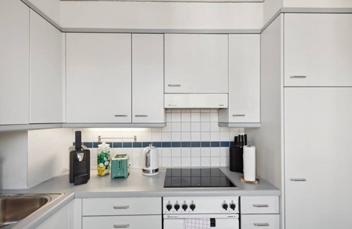 Hottingen Apartamento | Experience 1-BR Urban Chic in Zurich