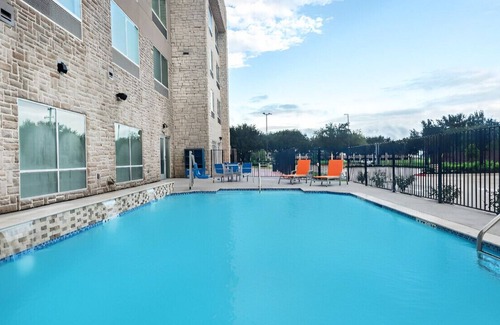 Missouri City Casa | Experience a Luxurious & Comfortable Staycation!