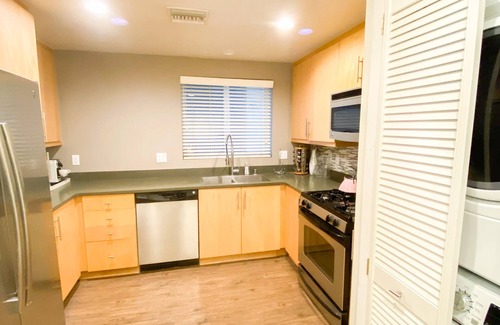 Marina del Rey Condominio | Experience A Modern Townhome with Marina Views