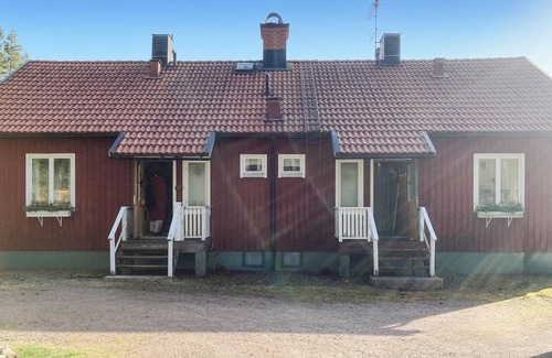 Kristinehamn Casa | Experience a relaxing holiday in this large house with a beautiful garden.