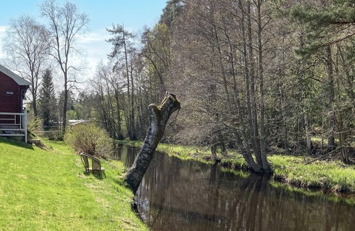 Kristinehamn Casa | Experience a relaxing holiday in this large house with a beautiful garden.