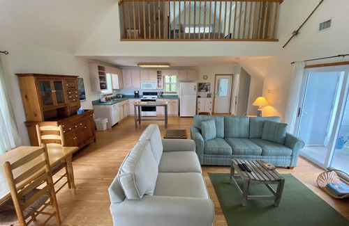 Port St. Joe Apartamento | Experience a tree house feel minutes from the beach in Old-Florida!