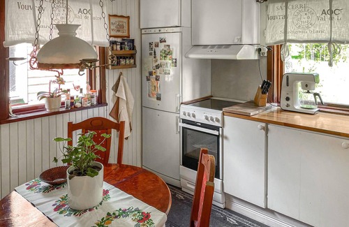Sala Casa | Experience an idyllic location near the lake Ljömsebosjön