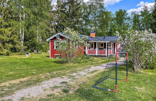 Sala Casa | Experience an idyllic location near the lake Ljömsebosjön