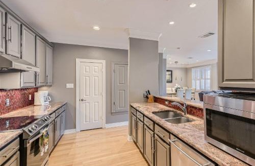 West Campus Casa | Experience Austin + 3 BR + 5 mins to Downtown!