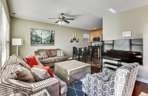Wicker Park Apartamento | Experience Chicago in one of it's hottest neighborhoods!