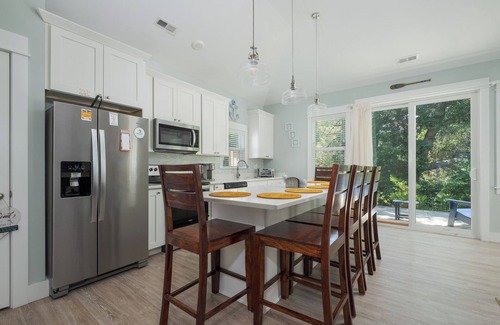 Corolla Light Casa | Experience coastal comfort at Stay Awhile, a charming 2-bed in Corolla
